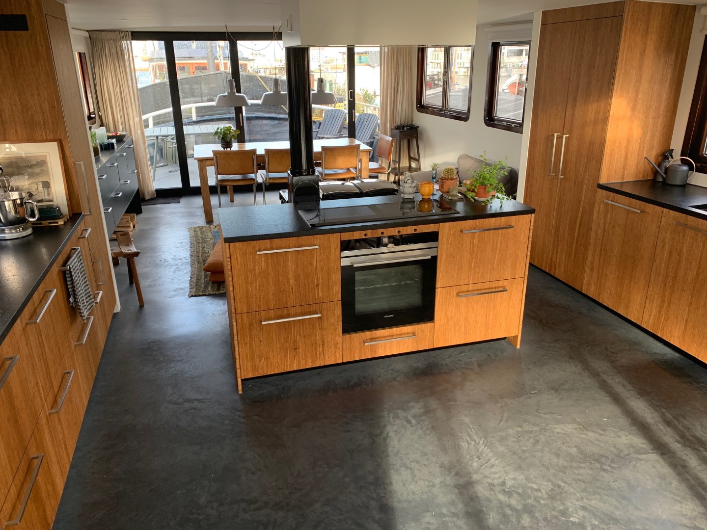 woonkeuken vanaf de stuurhut